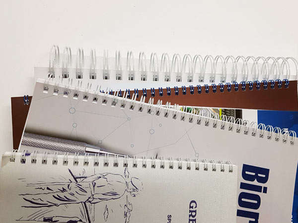 Lavorazione-spiralatura-calendari-reggio-emilia Lavorazione-spiralatura-calendari-reggio-emilia